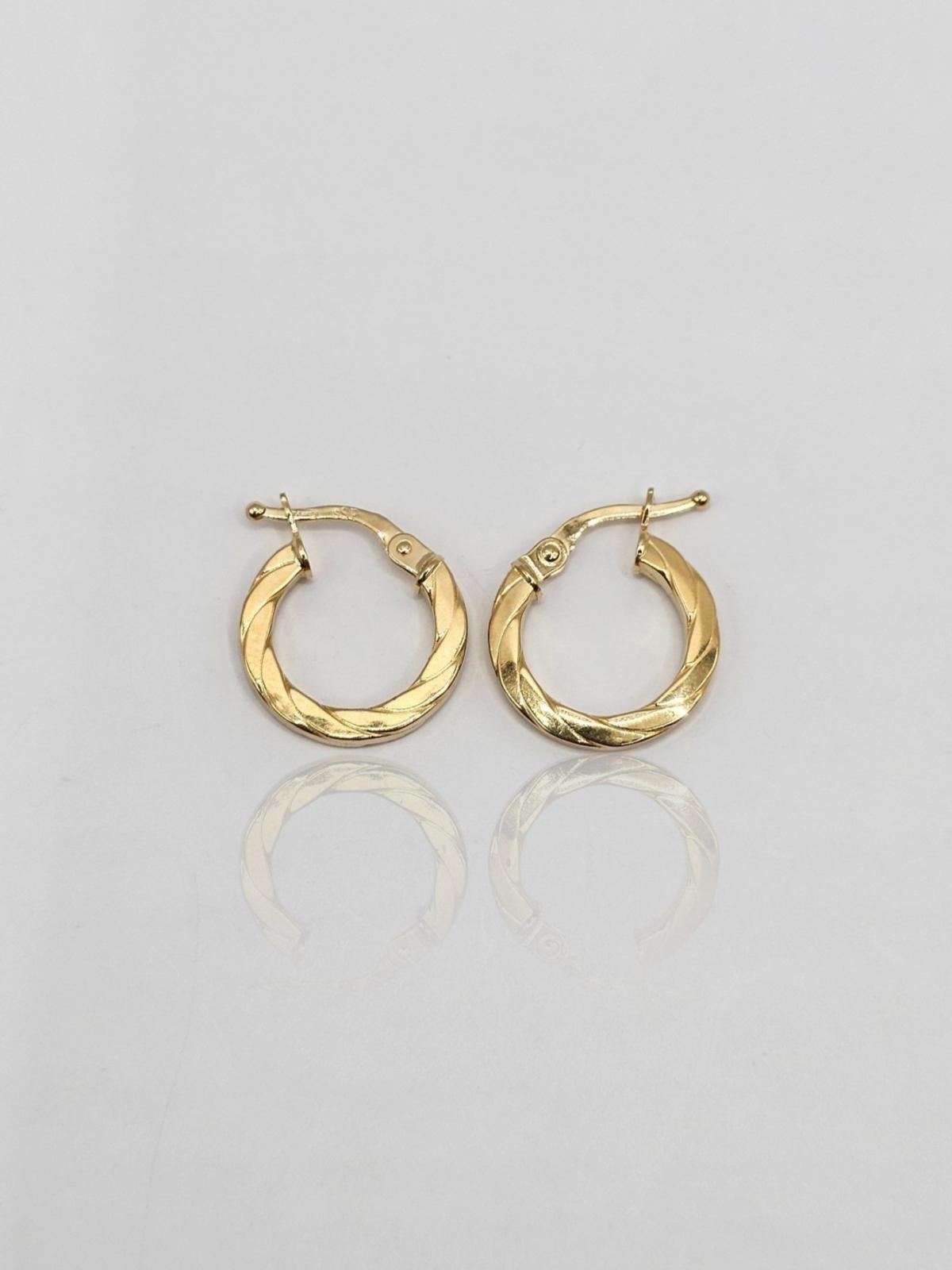 PENDIENTES ARO PEQ DISEÑO LINEAS EN ESPIRAL