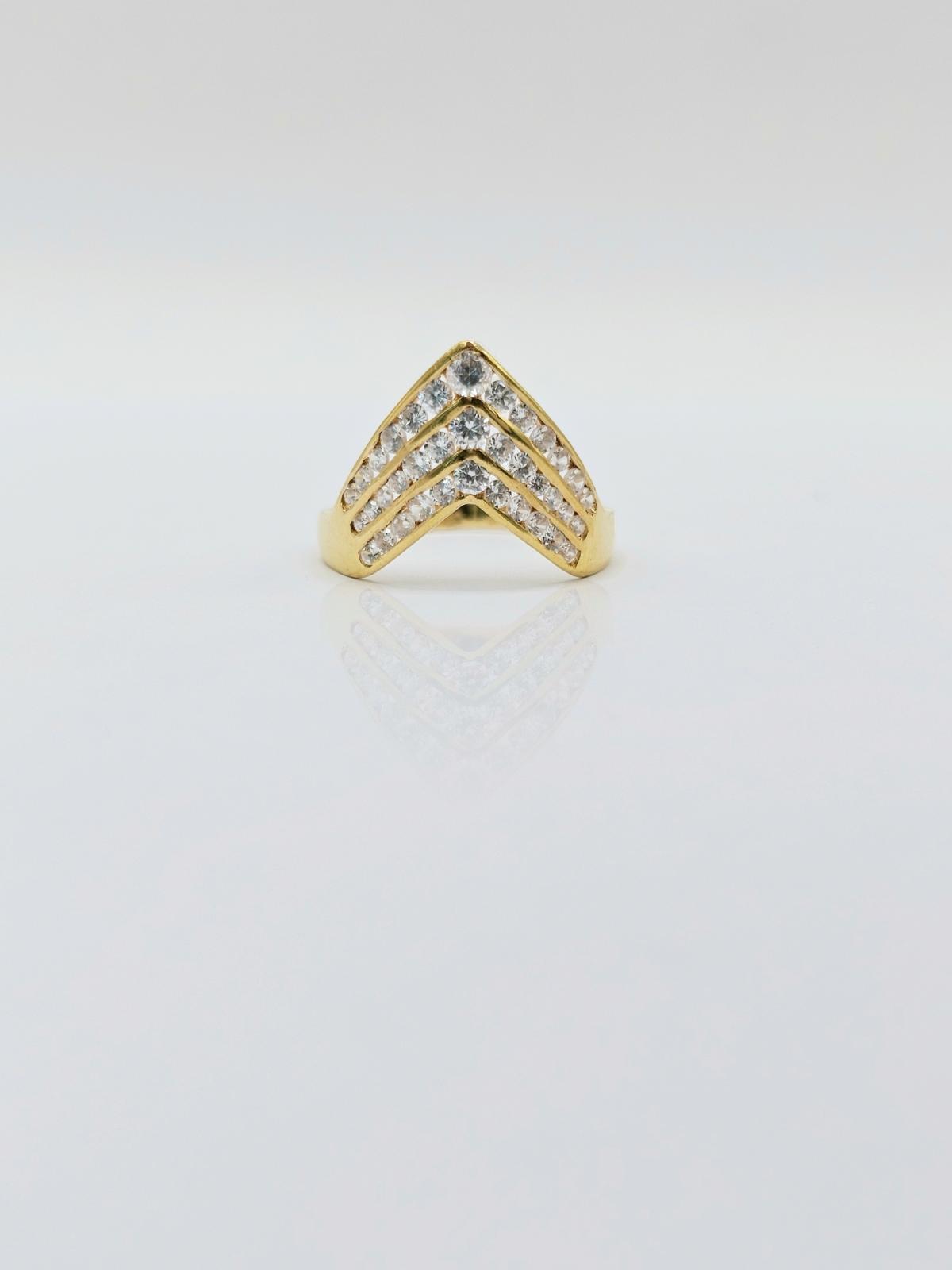 ANILLO 3 V CON CIRCONES N16
