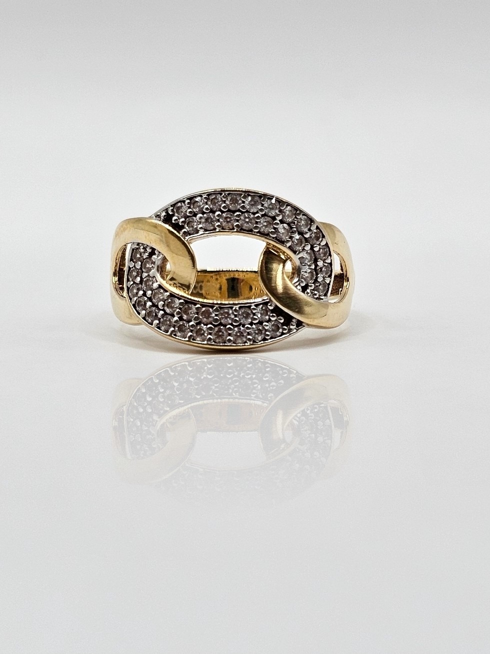 ANILLO CON DISEÑO OVALADO CON CIRCONES N10,6
