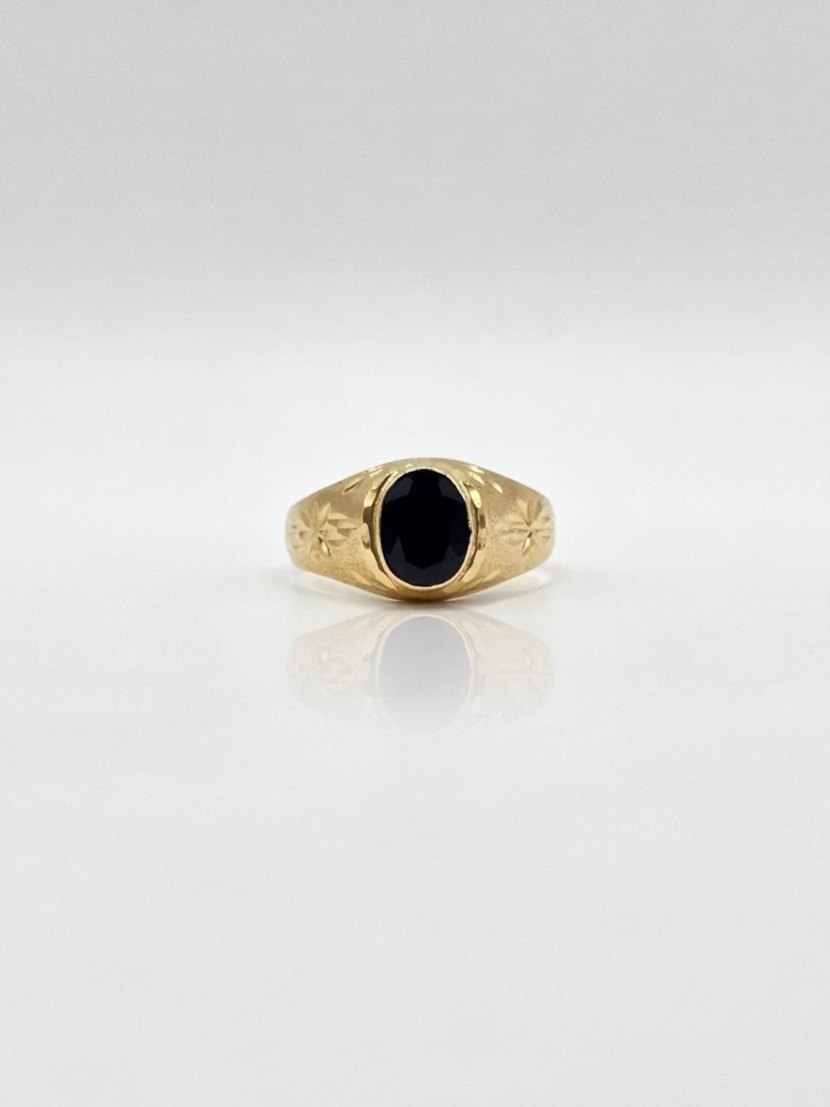 ANILLO CON DISEÑO LATERAL PIEDRA NEGRA N16