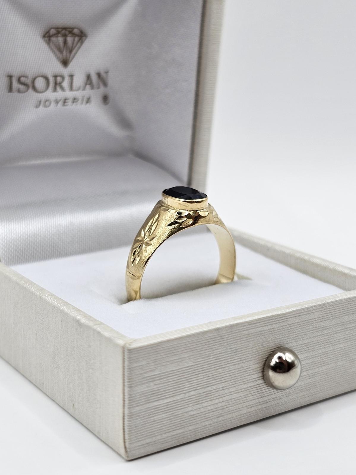 ANILLO CON DISEÑO LATERAL PIEDRA NEGRA N16 - Imagen 3