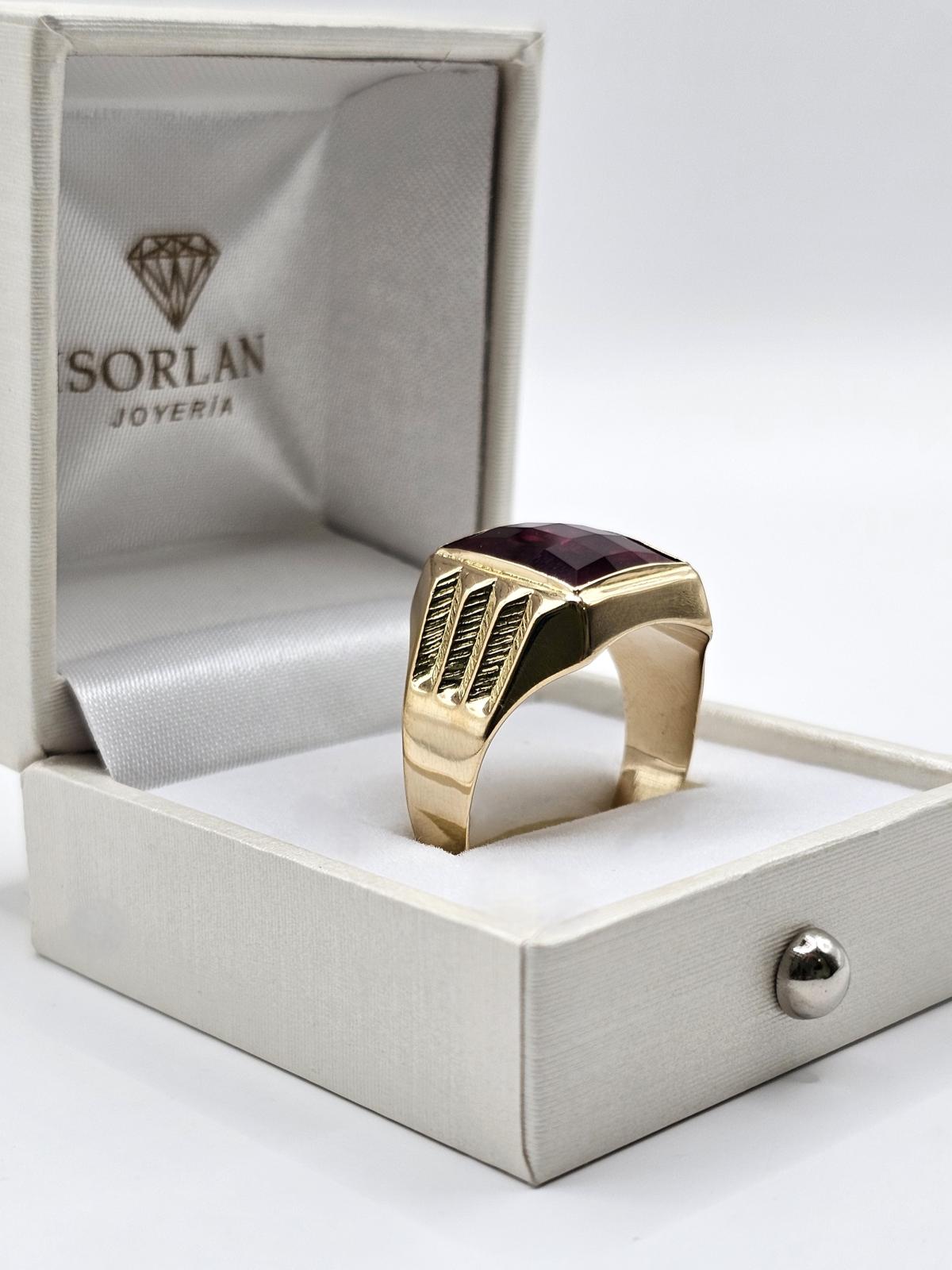 ANILLO PIEDRA ROJA CON DISEÑO LATERAL N29,5 - Imagen 2